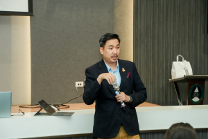 สำนักศิลปะและวัฒนธรรม ยกระดับ “สำรับเทพสตรี” สู่สากล จัดอบรมทักษะงานบริการบนโต๊ะอาหารระดับมืออาชีพ สร้างประสบการณ์ Soft Power อาหาร 3 บุรี