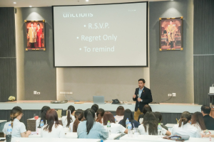 สำนักศิลปะและวัฒนธรรม ยกระดับ “สำรับเทพสตรี” สู่สากล จัดอบรมทักษะงานบริการบนโต๊ะอาหารระดับมืออาชีพ สร้างประสบการณ์ Soft Power อาหาร 3 บุรี