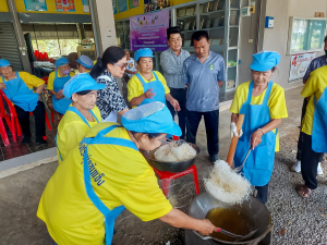 ศูนย์ส่งเสริมการจัดการศึกษาตามพระบรมราโชบาย มรภ.เทพสตรี สานต่อศาสตร์พระราชา ลงพื้นที่ปั้นอาชีพ 