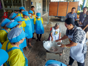 ศูนย์ส่งเสริมการจัดการศึกษาตามพระบรมราโชบาย มรภ.เทพสตรี สานต่อศาสตร์พระราชา ลงพื้นที่ปั้นอาชีพ 