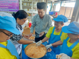 ศูนย์ส่งเสริมการจัดการศึกษาตามพระบรมราโชบาย มรภ.เทพสตรี สานต่อศาสตร์พระราชา ลงพื้นที่ปั้นอาชีพ 