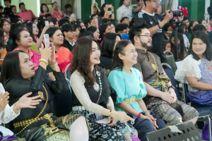 คณะมนุษยศาสตร์ฯ จัดประกวดหนุ่มฉลาด สาวเฉลียว และหนุ่มสาวสร้างสรรค์ โชว์อัจฉริยภาพผ่าน 