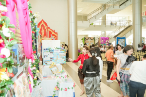 มรภ.เทพสตรี เปิดนิทรรศการ 