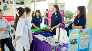 งานสื่อสารองค์กร มรภ.เทพสตรี ร่วมกับกองบริการการศึกษา จัดบูธประชาสัมพันธ์การรับสมัครนักศึกษาเคลื่อนที่ ยกระดับการสื่อสารสู่มาตรฐานสากล