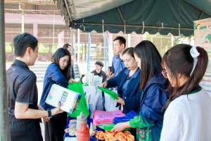 งานสื่อสารองค์กร มรภ.เทพสตรี ร่วมกับคณะวิทยาศาสตร์ฯ คณะเทคโนโลยีอุตสาหกรรม กองบริการการศึกษา และกองพัฒนานักศึกษา จัดบูธประชาสัมพันธ์การรับสมัครนักศึกษาเคลื่อนที่ ยกระดับการสื่อสารสู่มาตรฐานสากล