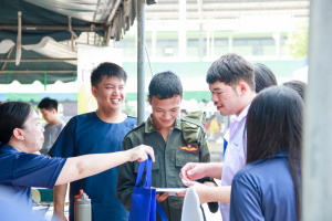งานสื่อสารองค์กร มรภ.เทพสตรี ร่วมกับคณะวิทยาศาสตร์ฯ คณะเทคโนโลยีอุตสาหกรรม กองบริการการศึกษา และกองพัฒนานักศึกษา จัดบูธประชาสัมพันธ์การรับสมัครนักศึกษาเคลื่อนที่ ยกระดับการสื่อสารสู่มาตรฐานสากล