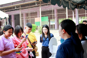 งานสื่อสารองค์กร มรภ.เทพสตรี ร่วมกับคณะวิทยาศาสตร์ฯ คณะเทคโนโลยีอุตสาหกรรม กองบริการการศึกษา และกองพัฒนานักศึกษา จัดบูธประชาสัมพันธ์การรับสมัครนักศึกษาเคลื่อนที่ ยกระดับการสื่อสารสู่มาตรฐานสากล