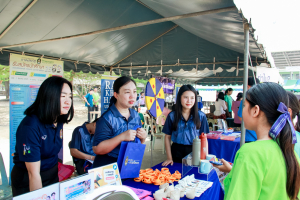 งานสื่อสารองค์กร มรภ.เทพสตรี ร่วมกับคณะวิทยาศาสตร์ฯ คณะเทคโนโลยีอุตสาหกรรม กองบริการการศึกษา และกองพัฒนานักศึกษา จัดบูธประชาสัมพันธ์การรับสมัครนักศึกษาเคลื่อนที่ ยกระดับการสื่อสารสู่มาตรฐานสากล