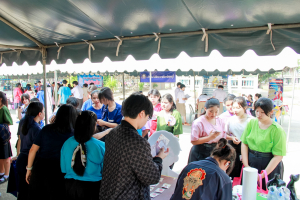 งานสื่อสารองค์กร มรภ.เทพสตรี ร่วมกับคณะวิทยาศาสตร์ฯ คณะเทคโนโลยีอุตสาหกรรม กองบริการการศึกษา และกองพัฒนานักศึกษา จัดบูธประชาสัมพันธ์การรับสมัครนักศึกษาเคลื่อนที่ ยกระดับการสื่อสารสู่มาตรฐานสากล