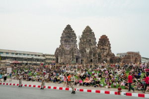 อธิการบดี มรภ.เทพสตรี นำผู้บริหาร คณาจารย์ และบุคลากร ร่วมต้อนรับนายกรัฐมนตรี และคณะ ในพิธีเปิดงานแผ่นดินสมเด็จพระนารายณ์มหาราช ประจำปี พ.ศ. 2569 ครั้งที่ 38