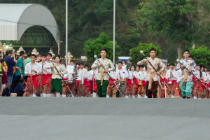 อธิการบดี มรภ.เทพสตรี นำผู้บริหาร คณาจารย์ และบุคลากร ร่วมต้อนรับนายกรัฐมนตรี และคณะ ในพิธีเปิดงานแผ่นดินสมเด็จพระนารายณ์มหาราช ประจำปี พ.ศ. 2569 ครั้งที่ 38