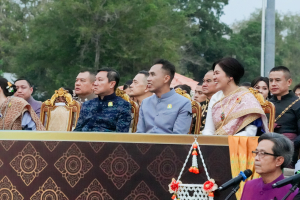 อธิการบดี มรภ.เทพสตรี นำผู้บริหาร คณาจารย์ และบุคลากร ร่วมต้อนรับนายกรัฐมนตรี และคณะ ในพิธีเปิดงานแผ่นดินสมเด็จพระนารายณ์มหาราช ประจำปี พ.ศ. 2569 ครั้งที่ 38