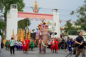 อธิการบดี มรภ.เทพสตรี นำผู้บริหาร คณาจารย์ และบุคลากร ร่วมต้อนรับนายกรัฐมนตรี และคณะ ในพิธีเปิดงานแผ่นดินสมเด็จพระนารายณ์มหาราช ประจำปี พ.ศ. 2569 ครั้งที่ 38