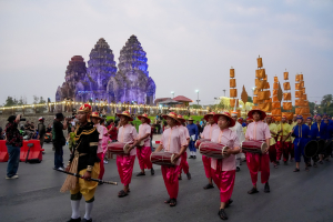 อธิการบดี มรภ.เทพสตรี นำผู้บริหาร คณาจารย์ และบุคลากร ร่วมต้อนรับนายกรัฐมนตรี และคณะ ในพิธีเปิดงานแผ่นดินสมเด็จพระนารายณ์มหาราช ประจำปี พ.ศ. 2569 ครั้งที่ 38