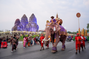 อธิการบดี มรภ.เทพสตรี นำผู้บริหาร คณาจารย์ และบุคลากร ร่วมต้อนรับนายกรัฐมนตรี และคณะ ในพิธีเปิดงานแผ่นดินสมเด็จพระนารายณ์มหาราช ประจำปี พ.ศ. 2569 ครั้งที่ 38