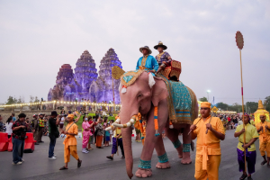 อธิการบดี มรภ.เทพสตรี นำผู้บริหาร คณาจารย์ และบุคลากร ร่วมต้อนรับนายกรัฐมนตรี และคณะ ในพิธีเปิดงานแผ่นดินสมเด็จพระนารายณ์มหาราช ประจำปี พ.ศ. 2569 ครั้งที่ 38