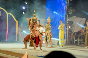 อธิการบดี มรภ.เทพสตรี นำผู้บริหาร คณาจารย์ และบุคลากร ร่วมต้อนรับนายกรัฐมนตรี และคณะ ในพิธีเปิดงานแผ่นดินสมเด็จพระนารายณ์มหาราช ประจำปี พ.ศ. 2569 ครั้งที่ 38