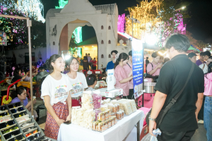 อธิการบดี มรภ.เทพสตรี นำผู้บริหาร คณาจารย์ และบุคลากร ร่วมต้อนรับนายกรัฐมนตรี และคณะ ในพิธีเปิดงานแผ่นดินสมเด็จพระนารายณ์มหาราช ประจำปี พ.ศ. 2569 ครั้งที่ 38