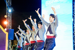 มรภ.เทพสตรี ร่วมสืบสานอัตลักษ์ศิลป์ จัดการแสดง 