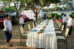 มรภ.เทพสตรี จัดงาน “สำรับกับข้าว 3 บุรี” อย่างงดงามด้วยศิลป์แห่งการจัดสำรับ บูรณาการทุกภาคส่วน ภายใต้การเป็นประธานเปิดงานของผู้ว่าราชการจังหวัดลพบุรี รวมพลัง Soft Power จากนางงาม Mister และศิลปินชื่อดัง ร่วมถ่ายทอดเสน่ห์อาหารท้องถิ่นสู่สังคม เบื้องหลังความสำเร็จเกิดจากการต่อยอดงานวิจัยภาคสนาม สู่การสร้างสรรค์ประสบการณ์อาหารไทยแบบ Fine Dining ยกระดับอาหารท้องถิ่นสู่เวที Soft Power และขับเคลื่อนสู่เศรษฐกิจสร้างสรรค์อย่างเป็นรูปธรรม