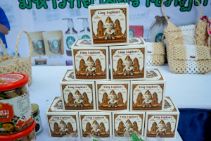 มรภ.เทพสตรี จัดงาน “สำรับกับข้าว 3 บุรี” อย่างงดงามด้วยศิลป์แห่งการจัดสำรับ บูรณาการทุกภาคส่วน ภายใต้การเป็นประธานเปิดงานของผู้ว่าราชการจังหวัดลพบุรี รวมพลัง Soft Power จากนางงาม Mister และศิลปินชื่อดัง ร่วมถ่ายทอดเสน่ห์อาหารท้องถิ่นสู่สังคม เบื้องหลังความสำเร็จเกิดจากการต่อยอดงานวิจัยภาคสนาม สู่การสร้างสรรค์ประสบการณ์อาหารไทยแบบ Fine Dining ยกระดับอาหารท้องถิ่นสู่เวที Soft Power และขับเคลื่อนสู่เศรษฐกิจสร้างสรรค์อย่างเป็นรูปธรรม