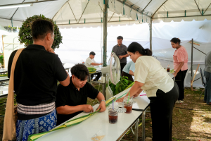 มรภ.เทพสตรี จัดงาน “สำรับกับข้าว 3 บุรี” อย่างงดงามด้วยศิลป์แห่งการจัดสำรับ บูรณาการทุกภาคส่วน ภายใต้การเป็นประธานเปิดงานของผู้ว่าราชการจังหวัดลพบุรี รวมพลัง Soft Power จากนางงาม Mister และศิลปินชื่อดัง ร่วมถ่ายทอดเสน่ห์อาหารท้องถิ่นสู่สังคม เบื้องหลังความสำเร็จเกิดจากการต่อยอดงานวิจัยภาคสนาม สู่การสร้างสรรค์ประสบการณ์อาหารไทยแบบ Fine Dining ยกระดับอาหารท้องถิ่นสู่เวที Soft Power และขับเคลื่อนสู่เศรษฐกิจสร้างสรรค์อย่างเป็นรูปธรรม