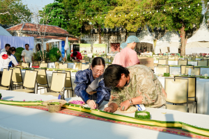 มรภ.เทพสตรี จัดงาน “สำรับกับข้าว 3 บุรี” อย่างงดงามด้วยศิลป์แห่งการจัดสำรับ บูรณาการทุกภาคส่วน ภายใต้การเป็นประธานเปิดงานของผู้ว่าราชการจังหวัดลพบุรี รวมพลัง Soft Power จากนางงาม Mister และศิลปินชื่อดัง ร่วมถ่ายทอดเสน่ห์อาหารท้องถิ่นสู่สังคม เบื้องหลังความสำเร็จเกิดจากการต่อยอดงานวิจัยภาคสนาม สู่การสร้างสรรค์ประสบการณ์อาหารไทยแบบ Fine Dining ยกระดับอาหารท้องถิ่นสู่เวที Soft Power และขับเคลื่อนสู่เศรษฐกิจสร้างสรรค์อย่างเป็นรูปธรรม