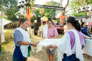 มรภ.เทพสตรี จัดงาน “สำรับกับข้าว 3 บุรี” อย่างงดงามด้วยศิลป์แห่งการจัดสำรับ บูรณาการทุกภาคส่วน ภายใต้การเป็นประธานเปิดงานของผู้ว่าราชการจังหวัดลพบุรี รวมพลัง Soft Power จากนางงาม Mister และศิลปินชื่อดัง ร่วมถ่ายทอดเสน่ห์อาหารท้องถิ่นสู่สังคม เบื้องหลังความสำเร็จเกิดจากการต่อยอดงานวิจัยภาคสนาม สู่การสร้างสรรค์ประสบการณ์อาหารไทยแบบ Fine Dining ยกระดับอาหารท้องถิ่นสู่เวที Soft Power และขับเคลื่อนสู่เศรษฐกิจสร้างสรรค์อย่างเป็นรูปธรรม