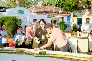 มรภ.เทพสตรี จัดงาน “สำรับกับข้าว 3 บุรี” อย่างงดงามด้วยศิลป์แห่งการจัดสำรับ บูรณาการทุกภาคส่วน ภายใต้การเป็นประธานเปิดงานของผู้ว่าราชการจังหวัดลพบุรี รวมพลัง Soft Power จากนางงาม Mister และศิลปินชื่อดัง ร่วมถ่ายทอดเสน่ห์อาหารท้องถิ่นสู่สังคม เบื้องหลังความสำเร็จเกิดจากการต่อยอดงานวิจัยภาคสนาม สู่การสร้างสรรค์ประสบการณ์อาหารไทยแบบ Fine Dining ยกระดับอาหารท้องถิ่นสู่เวที Soft Power และขับเคลื่อนสู่เศรษฐกิจสร้างสรรค์อย่างเป็นรูปธรรม