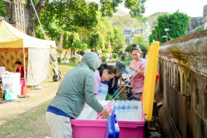 มรภ.เทพสตรี จัดงาน “สำรับกับข้าว 3 บุรี” อย่างงดงามด้วยศิลป์แห่งการจัดสำรับ บูรณาการทุกภาคส่วน ภายใต้การเป็นประธานเปิดงานของผู้ว่าราชการจังหวัดลพบุรี รวมพลัง Soft Power จากนางงาม Mister และศิลปินชื่อดัง ร่วมถ่ายทอดเสน่ห์อาหารท้องถิ่นสู่สังคม เบื้องหลังความสำเร็จเกิดจากการต่อยอดงานวิจัยภาคสนาม สู่การสร้างสรรค์ประสบการณ์อาหารไทยแบบ Fine Dining ยกระดับอาหารท้องถิ่นสู่เวที Soft Power และขับเคลื่อนสู่เศรษฐกิจสร้างสรรค์อย่างเป็นรูปธรรม