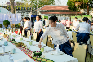 มรภ.เทพสตรี จัดงาน “สำรับกับข้าว 3 บุรี” อย่างงดงามด้วยศิลป์แห่งการจัดสำรับ บูรณาการทุกภาคส่วน ภายใต้การเป็นประธานเปิดงานของผู้ว่าราชการจังหวัดลพบุรี รวมพลัง Soft Power จากนางงาม Mister และศิลปินชื่อดัง ร่วมถ่ายทอดเสน่ห์อาหารท้องถิ่นสู่สังคม เบื้องหลังความสำเร็จเกิดจากการต่อยอดงานวิจัยภาคสนาม สู่การสร้างสรรค์ประสบการณ์อาหารไทยแบบ Fine Dining ยกระดับอาหารท้องถิ่นสู่เวที Soft Power และขับเคลื่อนสู่เศรษฐกิจสร้างสรรค์อย่างเป็นรูปธรรม