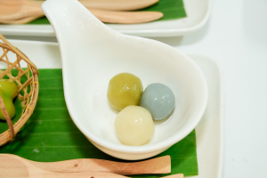 มรภ.เทพสตรี จัดงาน “สำรับกับข้าว 3 บุรี” อย่างงดงามด้วยศิลป์แห่งการจัดสำรับ บูรณาการทุกภาคส่วน ภายใต้การเป็นประธานเปิดงานของผู้ว่าราชการจังหวัดลพบุรี รวมพลัง Soft Power จากนางงาม Mister และศิลปินชื่อดัง ร่วมถ่ายทอดเสน่ห์อาหารท้องถิ่นสู่สังคม เบื้องหลังความสำเร็จเกิดจากการต่อยอดงานวิจัยภาคสนาม สู่การสร้างสรรค์ประสบการณ์อาหารไทยแบบ Fine Dining ยกระดับอาหารท้องถิ่นสู่เวที Soft Power และขับเคลื่อนสู่เศรษฐกิจสร้างสรรค์อย่างเป็นรูปธรรม