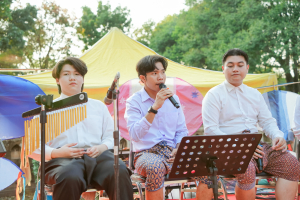 มรภ.เทพสตรี จัดงาน “สำรับกับข้าว 3 บุรี” อย่างงดงามด้วยศิลป์แห่งการจัดสำรับ บูรณาการทุกภาคส่วน ภายใต้การเป็นประธานเปิดงานของผู้ว่าราชการจังหวัดลพบุรี รวมพลัง Soft Power จากนางงาม Mister และศิลปินชื่อดัง ร่วมถ่ายทอดเสน่ห์อาหารท้องถิ่นสู่สังคม เบื้องหลังความสำเร็จเกิดจากการต่อยอดงานวิจัยภาคสนาม สู่การสร้างสรรค์ประสบการณ์อาหารไทยแบบ Fine Dining ยกระดับอาหารท้องถิ่นสู่เวที Soft Power และขับเคลื่อนสู่เศรษฐกิจสร้างสรรค์อย่างเป็นรูปธรรม