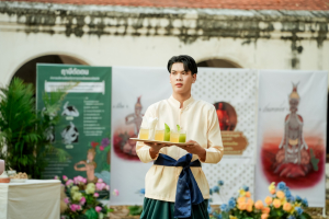 มรภ.เทพสตรี จัดงาน “สำรับกับข้าว 3 บุรี” อย่างงดงามด้วยศิลป์แห่งการจัดสำรับ บูรณาการทุกภาคส่วน ภายใต้การเป็นประธานเปิดงานของผู้ว่าราชการจังหวัดลพบุรี รวมพลัง Soft Power จากนางงาม Mister และศิลปินชื่อดัง ร่วมถ่ายทอดเสน่ห์อาหารท้องถิ่นสู่สังคม เบื้องหลังความสำเร็จเกิดจากการต่อยอดงานวิจัยภาคสนาม สู่การสร้างสรรค์ประสบการณ์อาหารไทยแบบ Fine Dining ยกระดับอาหารท้องถิ่นสู่เวที Soft Power และขับเคลื่อนสู่เศรษฐกิจสร้างสรรค์อย่างเป็นรูปธรรม