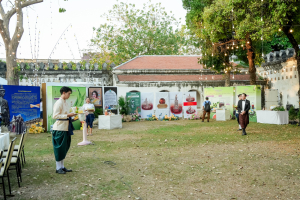 มรภ.เทพสตรี จัดงาน “สำรับกับข้าว 3 บุรี” อย่างงดงามด้วยศิลป์แห่งการจัดสำรับ บูรณาการทุกภาคส่วน ภายใต้การเป็นประธานเปิดงานของผู้ว่าราชการจังหวัดลพบุรี รวมพลัง Soft Power จากนางงาม Mister และศิลปินชื่อดัง ร่วมถ่ายทอดเสน่ห์อาหารท้องถิ่นสู่สังคม เบื้องหลังความสำเร็จเกิดจากการต่อยอดงานวิจัยภาคสนาม สู่การสร้างสรรค์ประสบการณ์อาหารไทยแบบ Fine Dining ยกระดับอาหารท้องถิ่นสู่เวที Soft Power และขับเคลื่อนสู่เศรษฐกิจสร้างสรรค์อย่างเป็นรูปธรรม