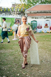 มรภ.เทพสตรี จัดงาน “สำรับกับข้าว 3 บุรี” อย่างงดงามด้วยศิลป์แห่งการจัดสำรับ บูรณาการทุกภาคส่วน ภายใต้การเป็นประธานเปิดงานของผู้ว่าราชการจังหวัดลพบุรี รวมพลัง Soft Power จากนางงาม Mister และศิลปินชื่อดัง ร่วมถ่ายทอดเสน่ห์อาหารท้องถิ่นสู่สังคม เบื้องหลังความสำเร็จเกิดจากการต่อยอดงานวิจัยภาคสนาม สู่การสร้างสรรค์ประสบการณ์อาหารไทยแบบ Fine Dining ยกระดับอาหารท้องถิ่นสู่เวที Soft Power และขับเคลื่อนสู่เศรษฐกิจสร้างสรรค์อย่างเป็นรูปธรรม