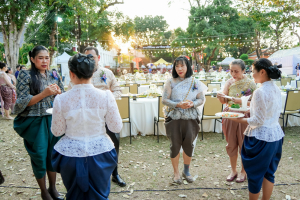 มรภ.เทพสตรี จัดงาน “สำรับกับข้าว 3 บุรี” อย่างงดงามด้วยศิลป์แห่งการจัดสำรับ บูรณาการทุกภาคส่วน ภายใต้การเป็นประธานเปิดงานของผู้ว่าราชการจังหวัดลพบุรี รวมพลัง Soft Power จากนางงาม Mister และศิลปินชื่อดัง ร่วมถ่ายทอดเสน่ห์อาหารท้องถิ่นสู่สังคม เบื้องหลังความสำเร็จเกิดจากการต่อยอดงานวิจัยภาคสนาม สู่การสร้างสรรค์ประสบการณ์อาหารไทยแบบ Fine Dining ยกระดับอาหารท้องถิ่นสู่เวที Soft Power และขับเคลื่อนสู่เศรษฐกิจสร้างสรรค์อย่างเป็นรูปธรรม