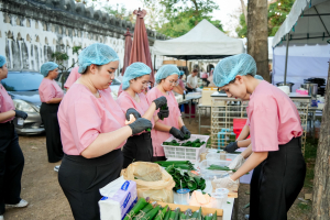 มรภ.เทพสตรี จัดงาน “สำรับกับข้าว 3 บุรี” อย่างงดงามด้วยศิลป์แห่งการจัดสำรับ บูรณาการทุกภาคส่วน ภายใต้การเป็นประธานเปิดงานของผู้ว่าราชการจังหวัดลพบุรี รวมพลัง Soft Power จากนางงาม Mister และศิลปินชื่อดัง ร่วมถ่ายทอดเสน่ห์อาหารท้องถิ่นสู่สังคม เบื้องหลังความสำเร็จเกิดจากการต่อยอดงานวิจัยภาคสนาม สู่การสร้างสรรค์ประสบการณ์อาหารไทยแบบ Fine Dining ยกระดับอาหารท้องถิ่นสู่เวที Soft Power และขับเคลื่อนสู่เศรษฐกิจสร้างสรรค์อย่างเป็นรูปธรรม