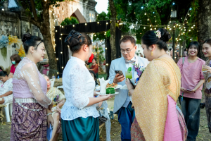 มรภ.เทพสตรี จัดงาน “สำรับกับข้าว 3 บุรี” อย่างงดงามด้วยศิลป์แห่งการจัดสำรับ บูรณาการทุกภาคส่วน ภายใต้การเป็นประธานเปิดงานของผู้ว่าราชการจังหวัดลพบุรี รวมพลัง Soft Power จากนางงาม Mister และศิลปินชื่อดัง ร่วมถ่ายทอดเสน่ห์อาหารท้องถิ่นสู่สังคม เบื้องหลังความสำเร็จเกิดจากการต่อยอดงานวิจัยภาคสนาม สู่การสร้างสรรค์ประสบการณ์อาหารไทยแบบ Fine Dining ยกระดับอาหารท้องถิ่นสู่เวที Soft Power และขับเคลื่อนสู่เศรษฐกิจสร้างสรรค์อย่างเป็นรูปธรรม