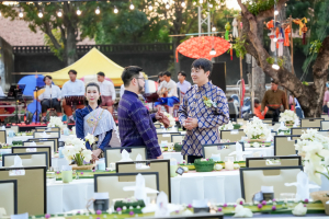 มรภ.เทพสตรี จัดงาน “สำรับกับข้าว 3 บุรี” อย่างงดงามด้วยศิลป์แห่งการจัดสำรับ บูรณาการทุกภาคส่วน ภายใต้การเป็นประธานเปิดงานของผู้ว่าราชการจังหวัดลพบุรี รวมพลัง Soft Power จากนางงาม Mister และศิลปินชื่อดัง ร่วมถ่ายทอดเสน่ห์อาหารท้องถิ่นสู่สังคม เบื้องหลังความสำเร็จเกิดจากการต่อยอดงานวิจัยภาคสนาม สู่การสร้างสรรค์ประสบการณ์อาหารไทยแบบ Fine Dining ยกระดับอาหารท้องถิ่นสู่เวที Soft Power และขับเคลื่อนสู่เศรษฐกิจสร้างสรรค์อย่างเป็นรูปธรรม