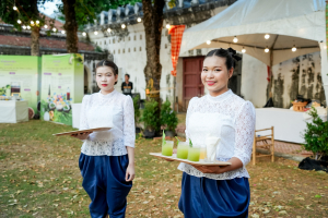 มรภ.เทพสตรี จัดงาน “สำรับกับข้าว 3 บุรี” อย่างงดงามด้วยศิลป์แห่งการจัดสำรับ บูรณาการทุกภาคส่วน ภายใต้การเป็นประธานเปิดงานของผู้ว่าราชการจังหวัดลพบุรี รวมพลัง Soft Power จากนางงาม Mister และศิลปินชื่อดัง ร่วมถ่ายทอดเสน่ห์อาหารท้องถิ่นสู่สังคม เบื้องหลังความสำเร็จเกิดจากการต่อยอดงานวิจัยภาคสนาม สู่การสร้างสรรค์ประสบการณ์อาหารไทยแบบ Fine Dining ยกระดับอาหารท้องถิ่นสู่เวที Soft Power และขับเคลื่อนสู่เศรษฐกิจสร้างสรรค์อย่างเป็นรูปธรรม