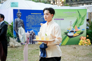 มรภ.เทพสตรี จัดงาน “สำรับกับข้าว 3 บุรี” อย่างงดงามด้วยศิลป์แห่งการจัดสำรับ บูรณาการทุกภาคส่วน ภายใต้การเป็นประธานเปิดงานของผู้ว่าราชการจังหวัดลพบุรี รวมพลัง Soft Power จากนางงาม Mister และศิลปินชื่อดัง ร่วมถ่ายทอดเสน่ห์อาหารท้องถิ่นสู่สังคม เบื้องหลังความสำเร็จเกิดจากการต่อยอดงานวิจัยภาคสนาม สู่การสร้างสรรค์ประสบการณ์อาหารไทยแบบ Fine Dining ยกระดับอาหารท้องถิ่นสู่เวที Soft Power และขับเคลื่อนสู่เศรษฐกิจสร้างสรรค์อย่างเป็นรูปธรรม