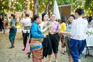 มรภ.เทพสตรี จัดงาน “สำรับกับข้าว 3 บุรี” อย่างงดงามด้วยศิลป์แห่งการจัดสำรับ บูรณาการทุกภาคส่วน ภายใต้การเป็นประธานเปิดงานของผู้ว่าราชการจังหวัดลพบุรี รวมพลัง Soft Power จากนางงาม Mister และศิลปินชื่อดัง ร่วมถ่ายทอดเสน่ห์อาหารท้องถิ่นสู่สังคม เบื้องหลังความสำเร็จเกิดจากการต่อยอดงานวิจัยภาคสนาม สู่การสร้างสรรค์ประสบการณ์อาหารไทยแบบ Fine Dining ยกระดับอาหารท้องถิ่นสู่เวที Soft Power และขับเคลื่อนสู่เศรษฐกิจสร้างสรรค์อย่างเป็นรูปธรรม