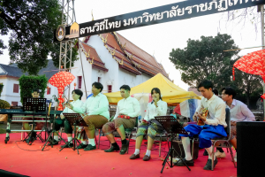 มรภ.เทพสตรี จัดงาน “สำรับกับข้าว 3 บุรี” อย่างงดงามด้วยศิลป์แห่งการจัดสำรับ บูรณาการทุกภาคส่วน ภายใต้การเป็นประธานเปิดงานของผู้ว่าราชการจังหวัดลพบุรี รวมพลัง Soft Power จากนางงาม Mister และศิลปินชื่อดัง ร่วมถ่ายทอดเสน่ห์อาหารท้องถิ่นสู่สังคม เบื้องหลังความสำเร็จเกิดจากการต่อยอดงานวิจัยภาคสนาม สู่การสร้างสรรค์ประสบการณ์อาหารไทยแบบ Fine Dining ยกระดับอาหารท้องถิ่นสู่เวที Soft Power และขับเคลื่อนสู่เศรษฐกิจสร้างสรรค์อย่างเป็นรูปธรรม