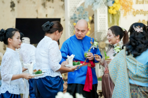 มรภ.เทพสตรี จัดงาน “สำรับกับข้าว 3 บุรี” อย่างงดงามด้วยศิลป์แห่งการจัดสำรับ บูรณาการทุกภาคส่วน ภายใต้การเป็นประธานเปิดงานของผู้ว่าราชการจังหวัดลพบุรี รวมพลัง Soft Power จากนางงาม Mister และศิลปินชื่อดัง ร่วมถ่ายทอดเสน่ห์อาหารท้องถิ่นสู่สังคม เบื้องหลังความสำเร็จเกิดจากการต่อยอดงานวิจัยภาคสนาม สู่การสร้างสรรค์ประสบการณ์อาหารไทยแบบ Fine Dining ยกระดับอาหารท้องถิ่นสู่เวที Soft Power และขับเคลื่อนสู่เศรษฐกิจสร้างสรรค์อย่างเป็นรูปธรรม