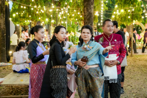 มรภ.เทพสตรี จัดงาน “สำรับกับข้าว 3 บุรี” อย่างงดงามด้วยศิลป์แห่งการจัดสำรับ บูรณาการทุกภาคส่วน ภายใต้การเป็นประธานเปิดงานของผู้ว่าราชการจังหวัดลพบุรี รวมพลัง Soft Power จากนางงาม Mister และศิลปินชื่อดัง ร่วมถ่ายทอดเสน่ห์อาหารท้องถิ่นสู่สังคม เบื้องหลังความสำเร็จเกิดจากการต่อยอดงานวิจัยภาคสนาม สู่การสร้างสรรค์ประสบการณ์อาหารไทยแบบ Fine Dining ยกระดับอาหารท้องถิ่นสู่เวที Soft Power และขับเคลื่อนสู่เศรษฐกิจสร้างสรรค์อย่างเป็นรูปธรรม