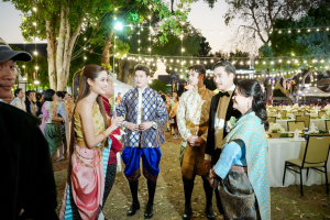 มรภ.เทพสตรี จัดงาน “สำรับกับข้าว 3 บุรี” อย่างงดงามด้วยศิลป์แห่งการจัดสำรับ บูรณาการทุกภาคส่วน ภายใต้การเป็นประธานเปิดงานของผู้ว่าราชการจังหวัดลพบุรี รวมพลัง Soft Power จากนางงาม Mister และศิลปินชื่อดัง ร่วมถ่ายทอดเสน่ห์อาหารท้องถิ่นสู่สังคม เบื้องหลังความสำเร็จเกิดจากการต่อยอดงานวิจัยภาคสนาม สู่การสร้างสรรค์ประสบการณ์อาหารไทยแบบ Fine Dining ยกระดับอาหารท้องถิ่นสู่เวที Soft Power และขับเคลื่อนสู่เศรษฐกิจสร้างสรรค์อย่างเป็นรูปธรรม