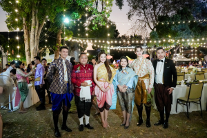 มรภ.เทพสตรี จัดงาน “สำรับกับข้าว 3 บุรี” อย่างงดงามด้วยศิลป์แห่งการจัดสำรับ บูรณาการทุกภาคส่วน ภายใต้การเป็นประธานเปิดงานของผู้ว่าราชการจังหวัดลพบุรี รวมพลัง Soft Power จากนางงาม Mister และศิลปินชื่อดัง ร่วมถ่ายทอดเสน่ห์อาหารท้องถิ่นสู่สังคม เบื้องหลังความสำเร็จเกิดจากการต่อยอดงานวิจัยภาคสนาม สู่การสร้างสรรค์ประสบการณ์อาหารไทยแบบ Fine Dining ยกระดับอาหารท้องถิ่นสู่เวที Soft Power และขับเคลื่อนสู่เศรษฐกิจสร้างสรรค์อย่างเป็นรูปธรรม