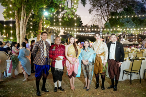 มรภ.เทพสตรี จัดงาน “สำรับกับข้าว 3 บุรี” อย่างงดงามด้วยศิลป์แห่งการจัดสำรับ บูรณาการทุกภาคส่วน ภายใต้การเป็นประธานเปิดงานของผู้ว่าราชการจังหวัดลพบุรี รวมพลัง Soft Power จากนางงาม Mister และศิลปินชื่อดัง ร่วมถ่ายทอดเสน่ห์อาหารท้องถิ่นสู่สังคม เบื้องหลังความสำเร็จเกิดจากการต่อยอดงานวิจัยภาคสนาม สู่การสร้างสรรค์ประสบการณ์อาหารไทยแบบ Fine Dining ยกระดับอาหารท้องถิ่นสู่เวที Soft Power และขับเคลื่อนสู่เศรษฐกิจสร้างสรรค์อย่างเป็นรูปธรรม