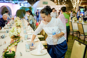 มรภ.เทพสตรี จัดงาน “สำรับกับข้าว 3 บุรี” อย่างงดงามด้วยศิลป์แห่งการจัดสำรับ บูรณาการทุกภาคส่วน ภายใต้การเป็นประธานเปิดงานของผู้ว่าราชการจังหวัดลพบุรี รวมพลัง Soft Power จากนางงาม Mister และศิลปินชื่อดัง ร่วมถ่ายทอดเสน่ห์อาหารท้องถิ่นสู่สังคม เบื้องหลังความสำเร็จเกิดจากการต่อยอดงานวิจัยภาคสนาม สู่การสร้างสรรค์ประสบการณ์อาหารไทยแบบ Fine Dining ยกระดับอาหารท้องถิ่นสู่เวที Soft Power และขับเคลื่อนสู่เศรษฐกิจสร้างสรรค์อย่างเป็นรูปธรรม